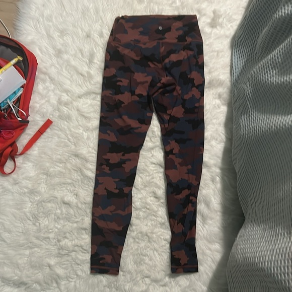 Size 8 Camo Lululemon Legging - Picture 2 of 3